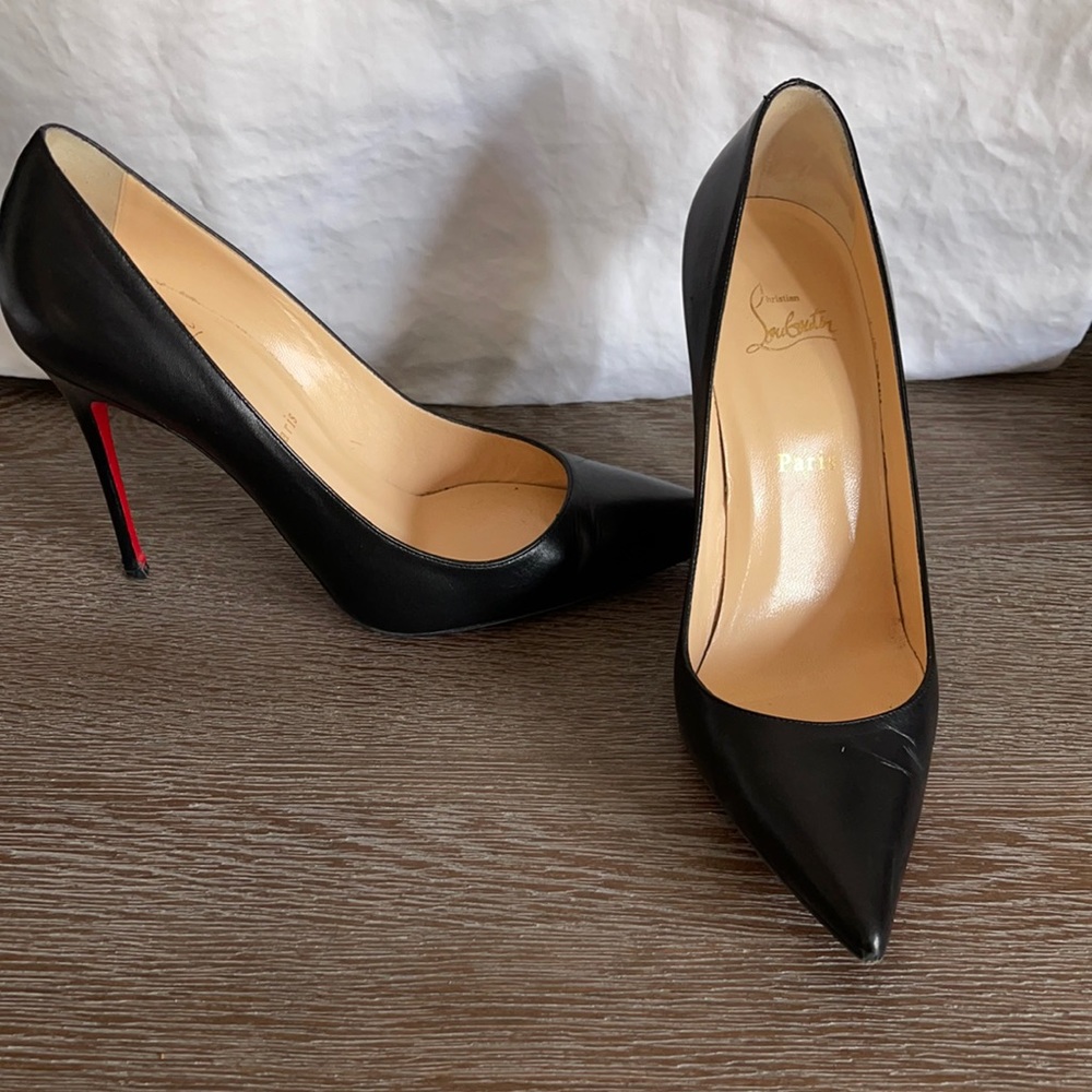 Black stiletto pumps